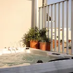 Apartment Rooftop Jacuzzi & View *