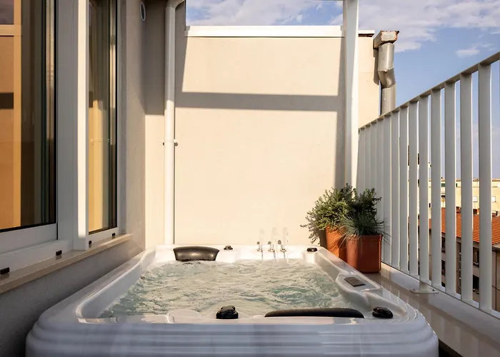 Rooftop Jacuzzi & View * سبليت