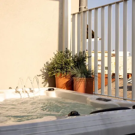 Apartman Rooftop Jacuzzi & View *