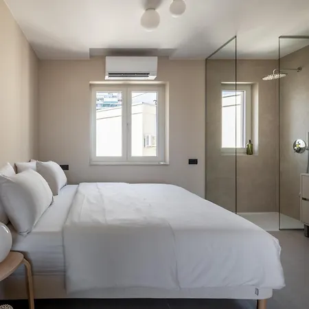 Rooftop Jacuzzi & View Split