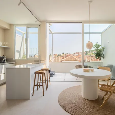 Rooftop Jacuzzi & View