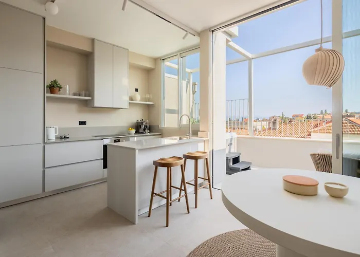 Rooftop Jacuzzi & View *