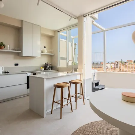 Rooftop Jacuzzi & View *